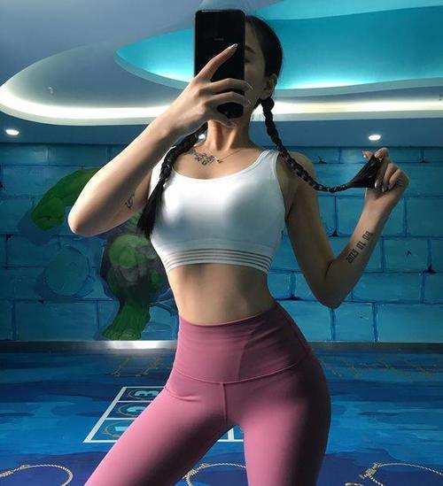 玲珑凹凸的紧身打底裤美女，彰显柔美女性韵味，性感不俗气！