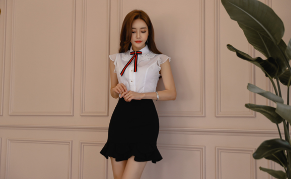 女神孙允珠，荔红缤纷学院丝带波浪袖衣裙