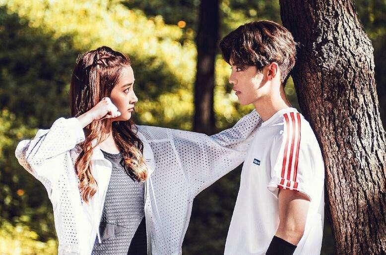 关晓彤在《甜蜜暴击》中大秀好身材，实力澄清变胖谣言!