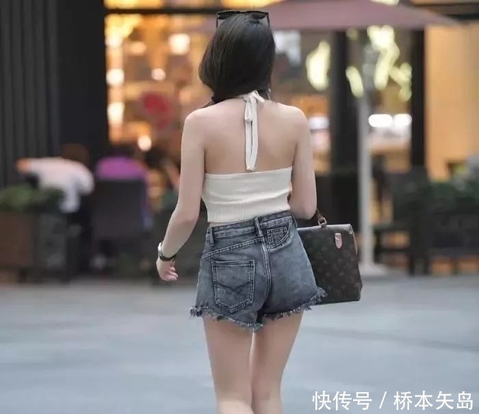 「风采」三里屯街拍:短裤受女孩青睐,穿搭出不一样的风采很有魅!