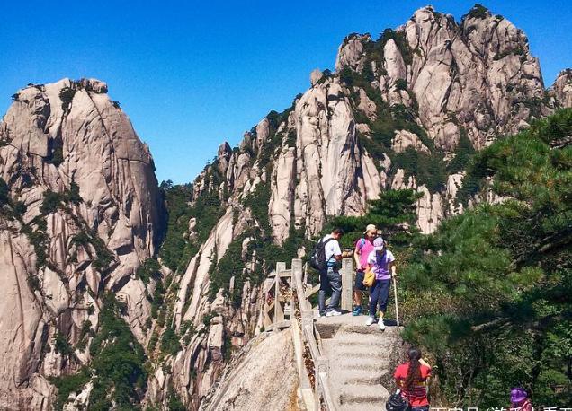 这三座大山让旅途更有意味,壮丽景色与云海,有说不尽的美妙