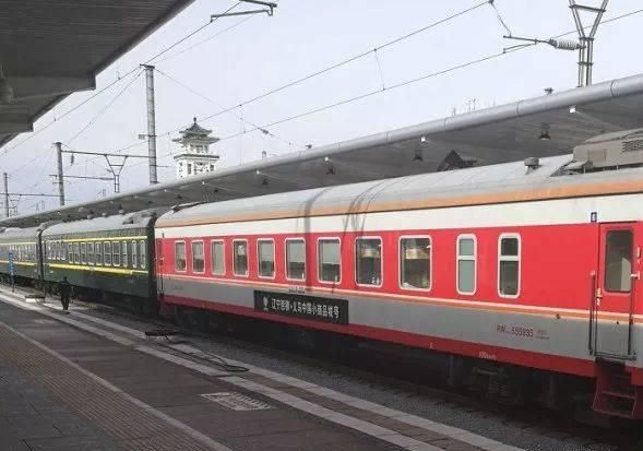  [座位]为什么火车座位是面对面，高铁却朝前？你肯定没想过