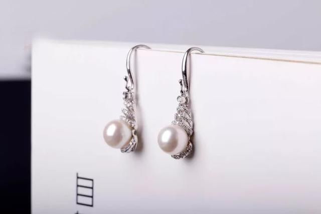 《金粉世家》重播!当年的董洁和刘亦菲，谁是你心目中的女神?