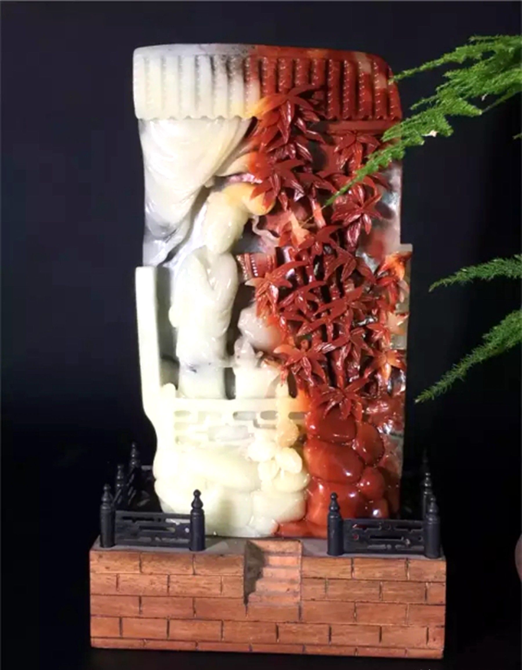 寿山石是我国的瑰宝，纯手工从内壁画出来，工艺非常精湛