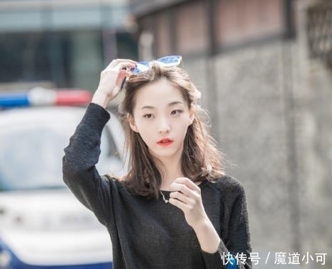  「小姐姐」街拍美丽又大方的小姐姐，元气满满，彰显女神般的气质美感！