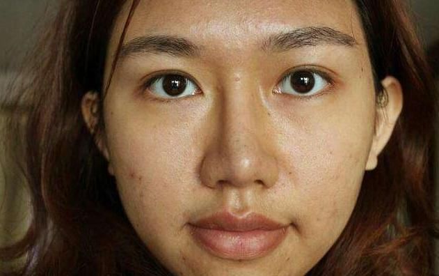  [精华液]没到50岁色斑就“瞒不住”？这些“抗老精华液”，帮你甩掉阿姨感