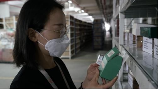  #美妆鉴定师#一年试10000支口红，90后姑娘却不直播不带货