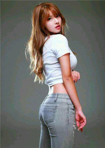 路人街拍，下班的小姐姐，也是大长腿一个