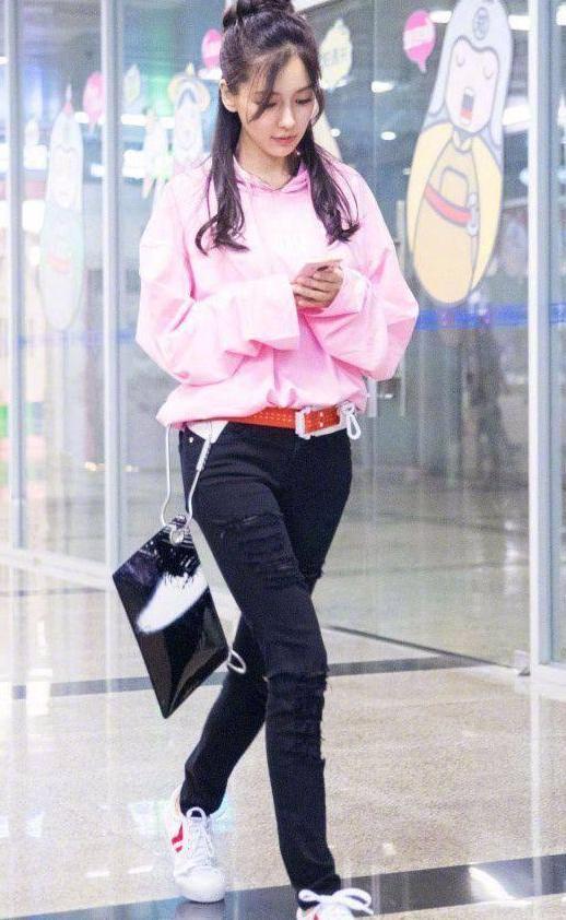 女星脱掉高跟鞋：赵丽颖青春可爱，baby五五分身材，高圆圆…