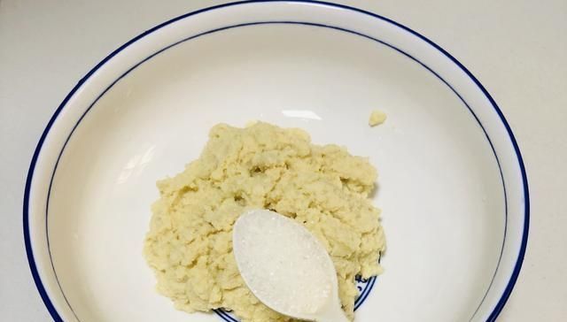 『豆渣』很多人不吃这东西,通常把它当垃圾扔掉,不懂这样吃扔掉太可惜了