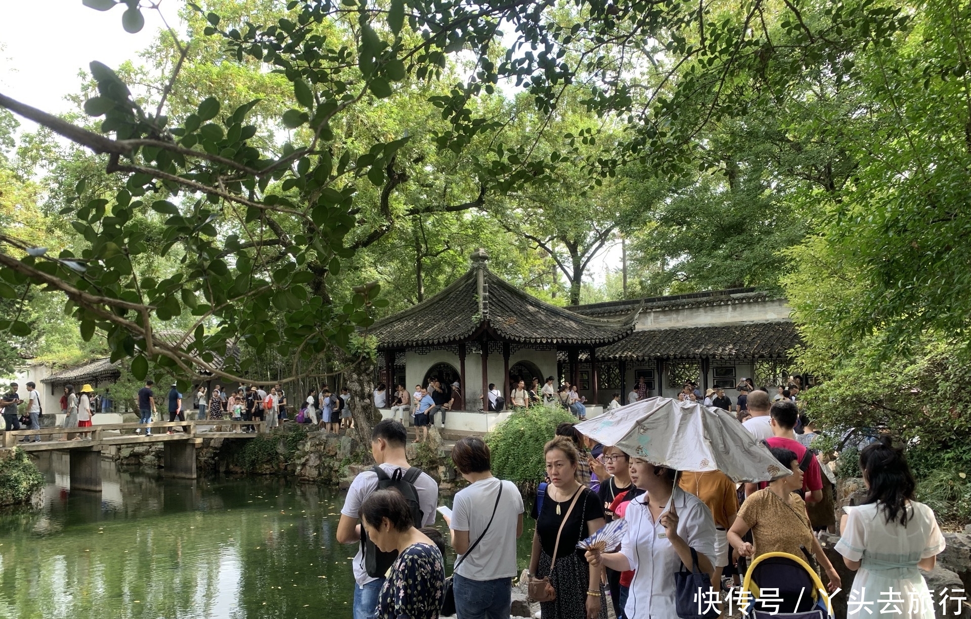 中国有四大名园，一座在北京，一座在河北，还有两座在苏州