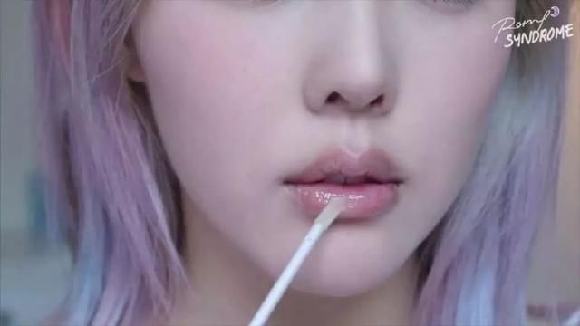 枫叶妆不再流行，跟着彩妆女王Pony画美人鱼才有的透明玻璃球妆!