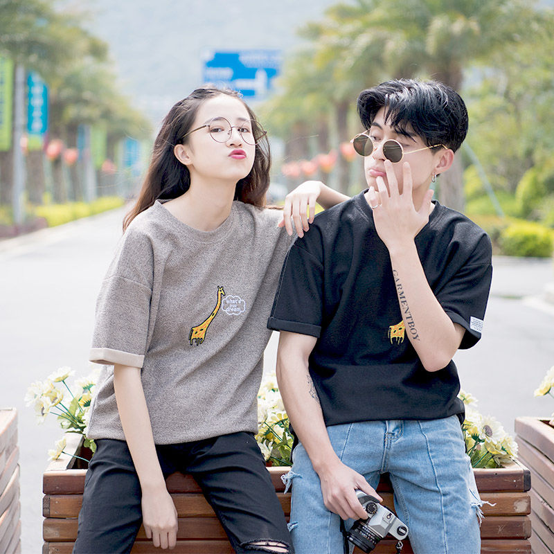 T恤这样穿的都是女神,清新有气质,你是下面哪一款呢