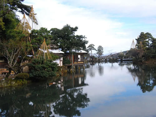 日本这个地方不仅风景美，风水也好，据说炒股票的人都来祈求财运