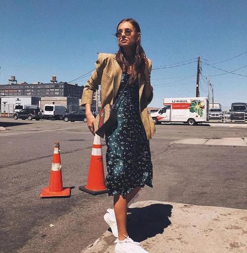  气质■裙子下面别搭高跟鞋，学学时尚达人的“娘MAN风格”，时髦显气质