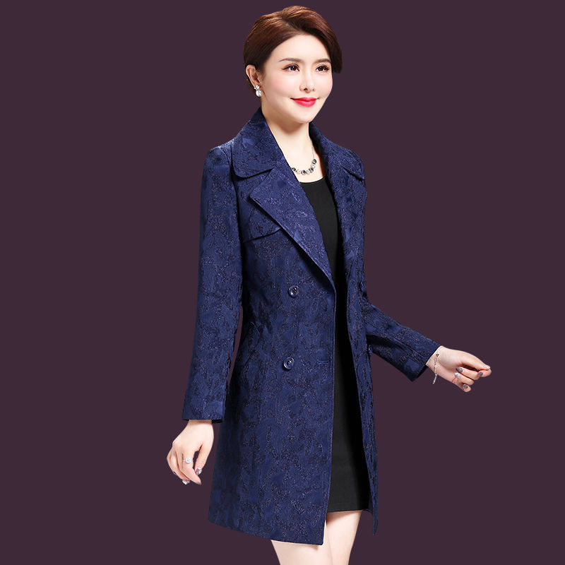 70后女人，一定要学会打扮!瞧下图这样穿，高贵精致女人味十足