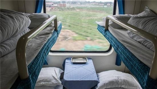 看完日本的火车硬卧，再看中国的火车硬卧，不得不说是天壤之别