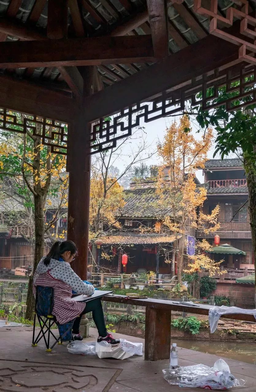 四川这座小城，叫板稻城亚丁，不输江南，藏着亚洲第一云海，高铁