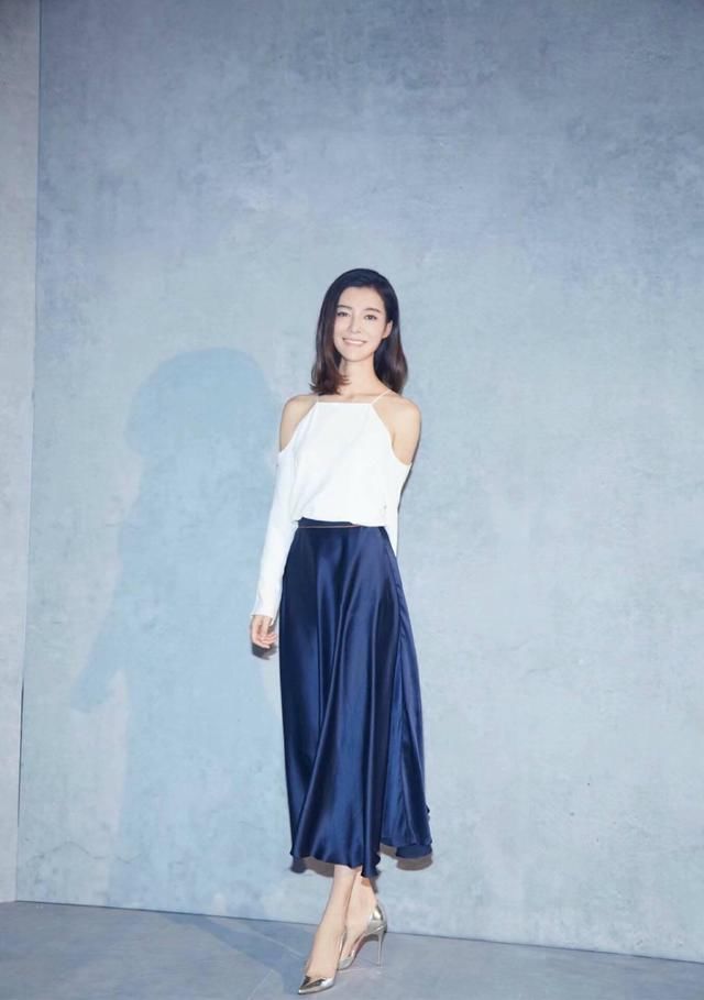 车晓这身真好穿，秋天凹内搭刚好 网友：快剁手