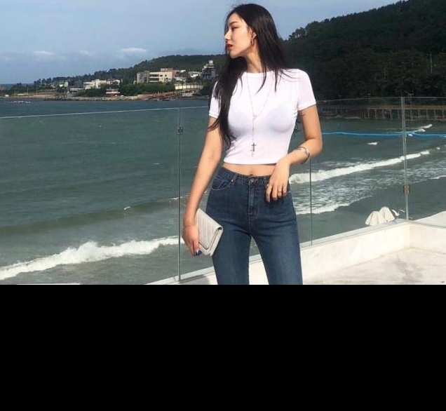  「美女」逛街的“无痕”牛仔裤美女，回头率蹭蹭上涨！