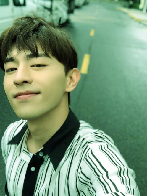 有一种眼睛叫邓伦的眼睛，自带眼线，根本不用化妆!