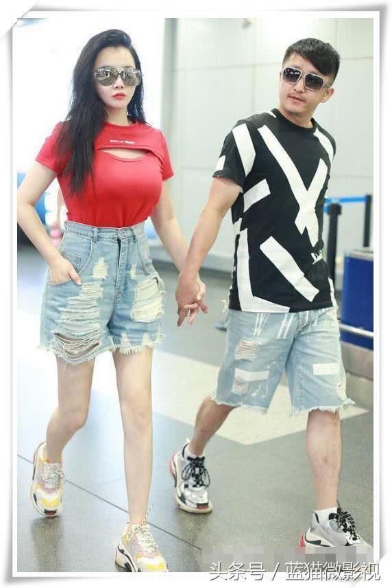 冉莹颖真会玩，穿T恤故意把胸前剪个口，不但不丑竟意外好看！