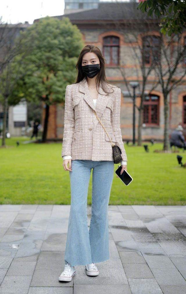 气质|靓女婀娜时髦, 穿背带牛仔裤很显文艺
