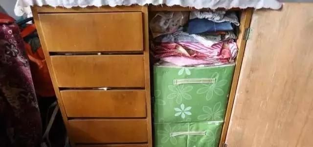  [脏乱]35岁剩女和父母挤28㎡，房屋脏乱，父亲没床睡被迫“离家出走”