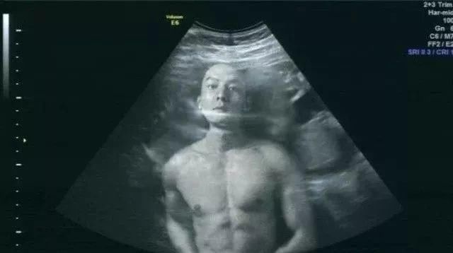 给男朋友发消息说"我好像怀孕了"，网友的评论太精彩了