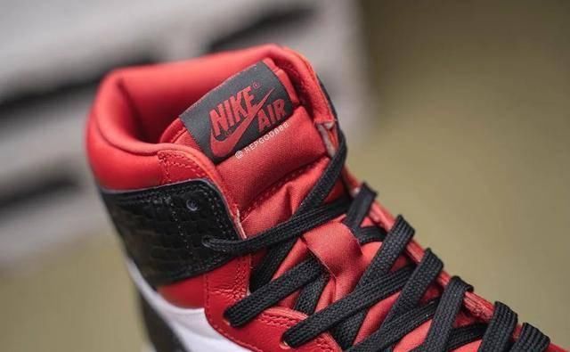  「球鞋」蛇皮球鞋上脚！这双 AJ1 提前锁定2020人气王鞋款