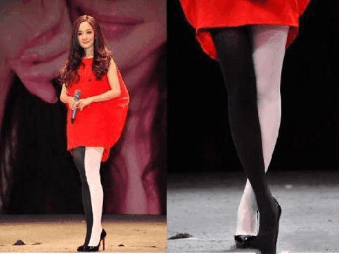 杨幂活动只穿半只黑色丝袜性感彰显无疑，难道 出门太急忘记穿了?