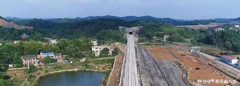 湖南开建新高铁，沿线有8站，其中包含你的家乡吗