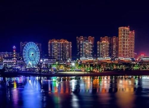  『百色』广西最大的城市，相当于11个北海，是个五线城市，将成为国际都市