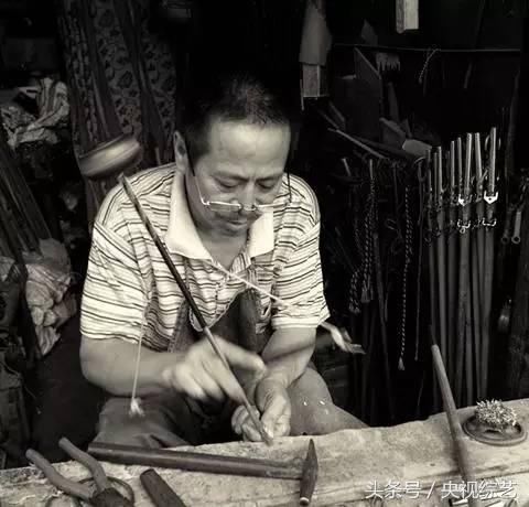 百年老店美发师现场秀技艺，做出来的头发有什么不同？