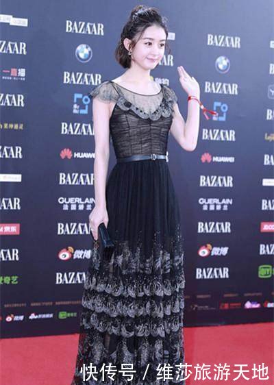 30岁赵丽颖与28岁杨颖同穿粉色长裙，一个嫩成少女，一个老成大妈