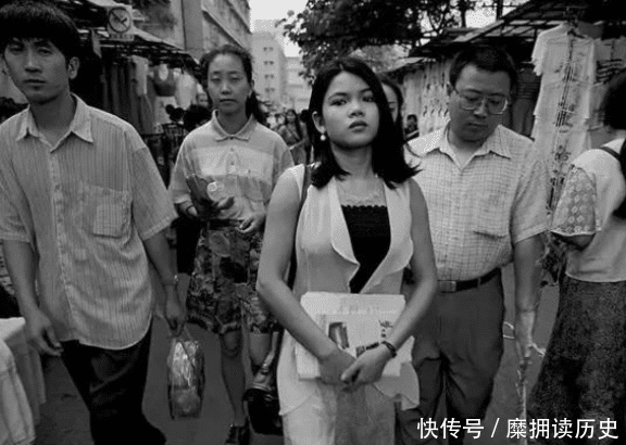  「标配」老照片走进90年代成都街头, 那时候富人的标配