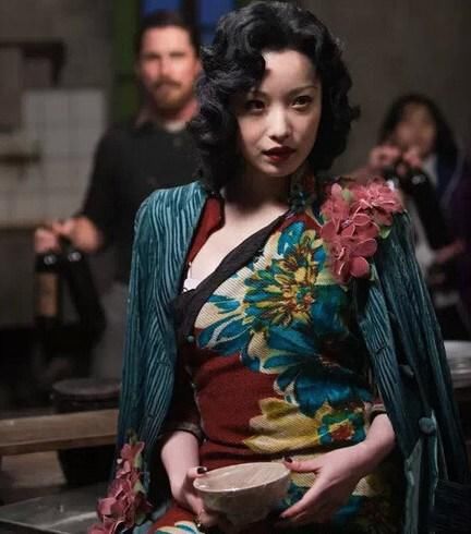 Angelababy颜值比倪妮高这么多，旗袍装却不及倪妮十分之一！