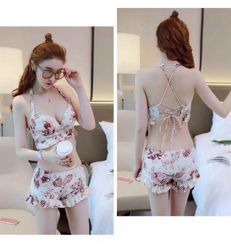 小姐姐身穿泳衣！妩媚迷人！绽放出了若隐若现的小性感！