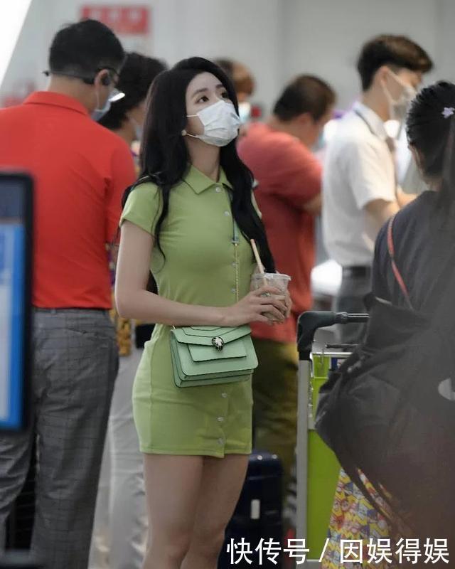 蔡卓宜选择|微胖的美在蔡卓宜身上完全释放出来,绿色紧身裙穿搭,尽显女神范