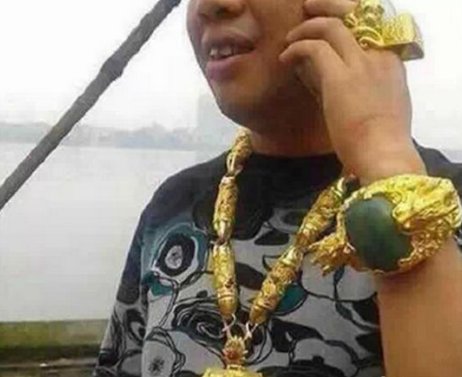 为什么大老板都爱戴“金”?越南沙金，花最少的钱，戴最多的金