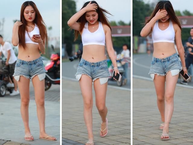 小姐姐穿半截背心，搭5公分长的热裤，清凉露出五分之四的肌肤！