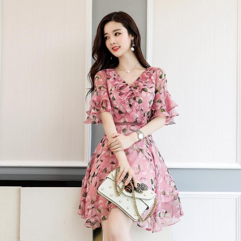 暑假出门浪，都不穿比基尼!时下流行度假裙，时尚随性满满女人味