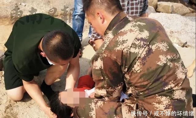 「痛不欲生」被逼到绝路了,妈妈带着两个孩子开车跳海,结局让她痛不欲生