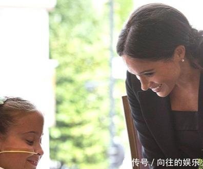 哈里王子与梅根出席典礼，梅根成为全场焦点，风范超越黛安娜！