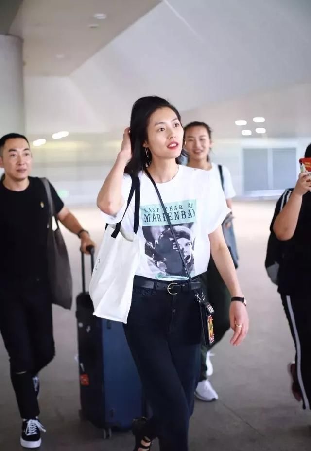 维秘面试小姐姐腿长180cm、E罩杯，这真的是人类的存在？