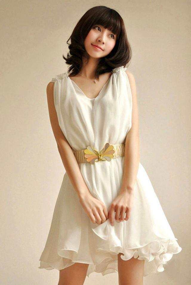 　街拍：江南“小家碧玉”气质的小姐姐，网友：哪看哪精致!