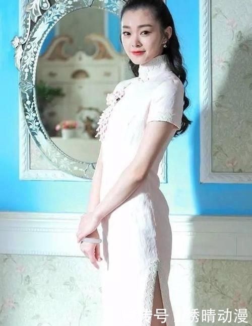 「气质」适合穿旗袍的女生,身上都有这3个“特征”,优雅且有气质!