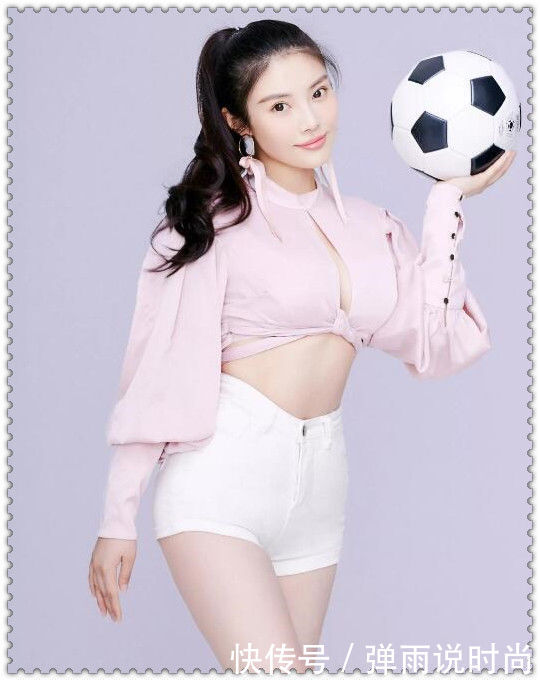 为了蹭世界杯热度 28岁的徐冬冬这么穿可真够拼的 不过确实美