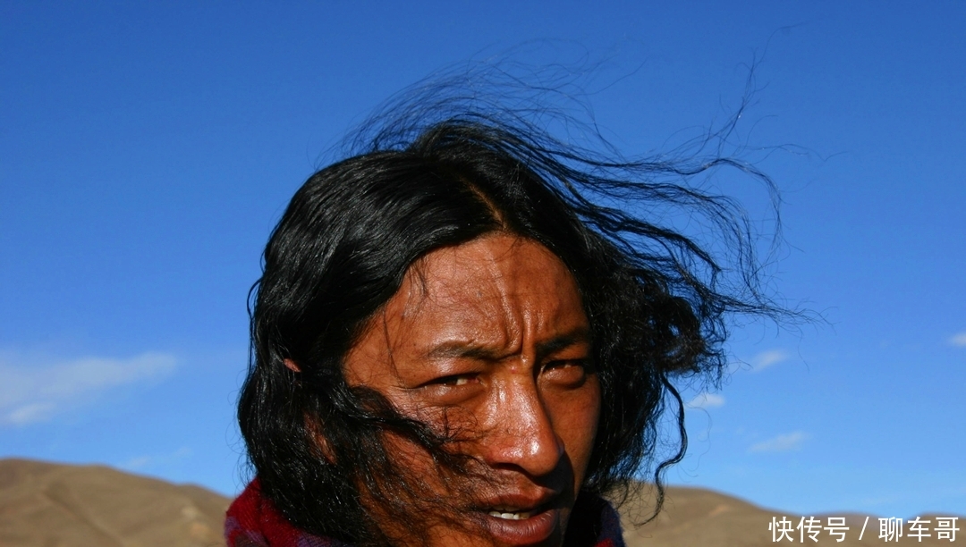 四川最险峻的县城，建在悬崖边上，被誉为“悬崖江城”！