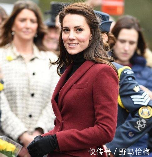 凯特王妃带娃不容易! 穿高跟鞋在草地上飞起, 戴安娜都自叹不如